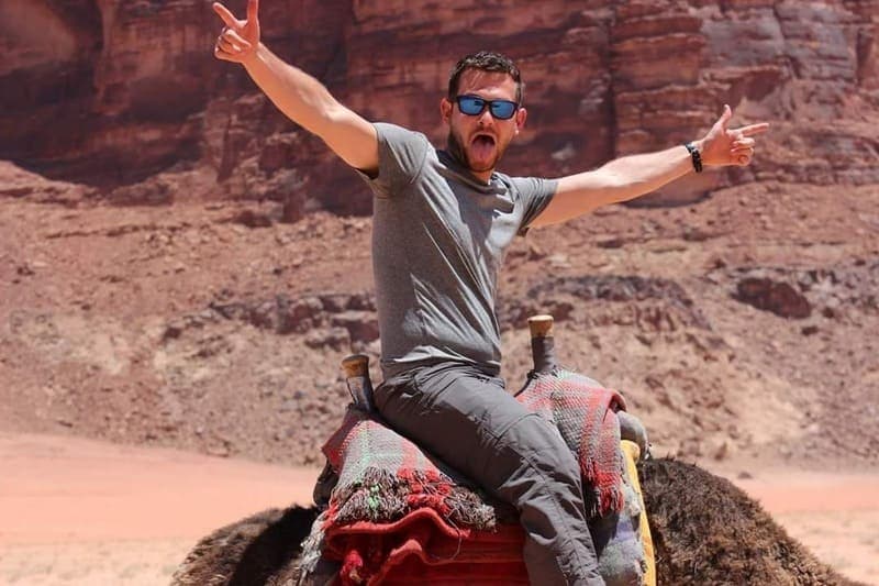 hover-banner-pic-two